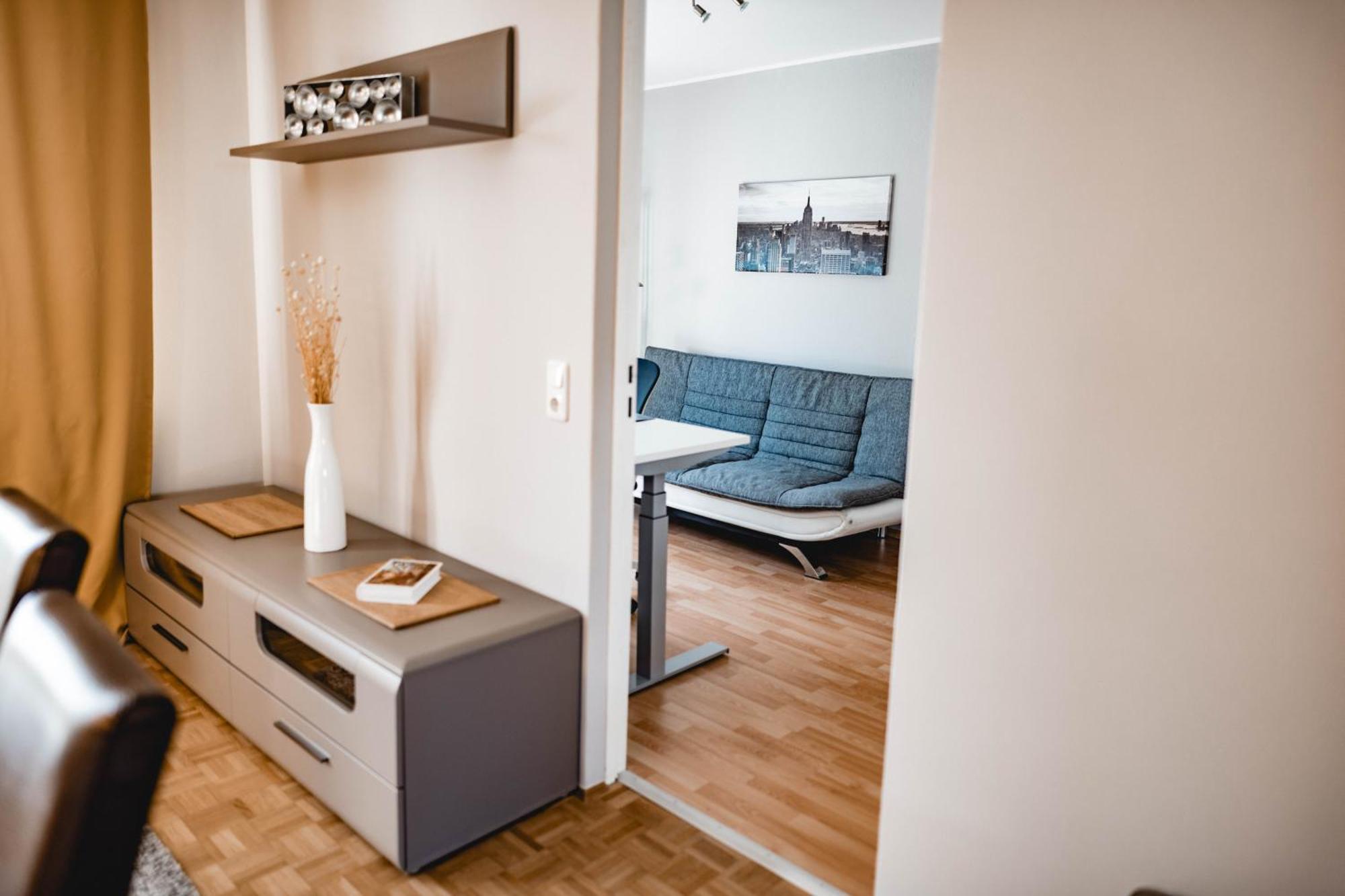 Me Homes - Grosse Moderne Designer-Wohnung Fuer Urlaub Und Business - Mit Kueche, Buero, Balkon Und 2 Parkplaetzen Bayreuth Exterior foto