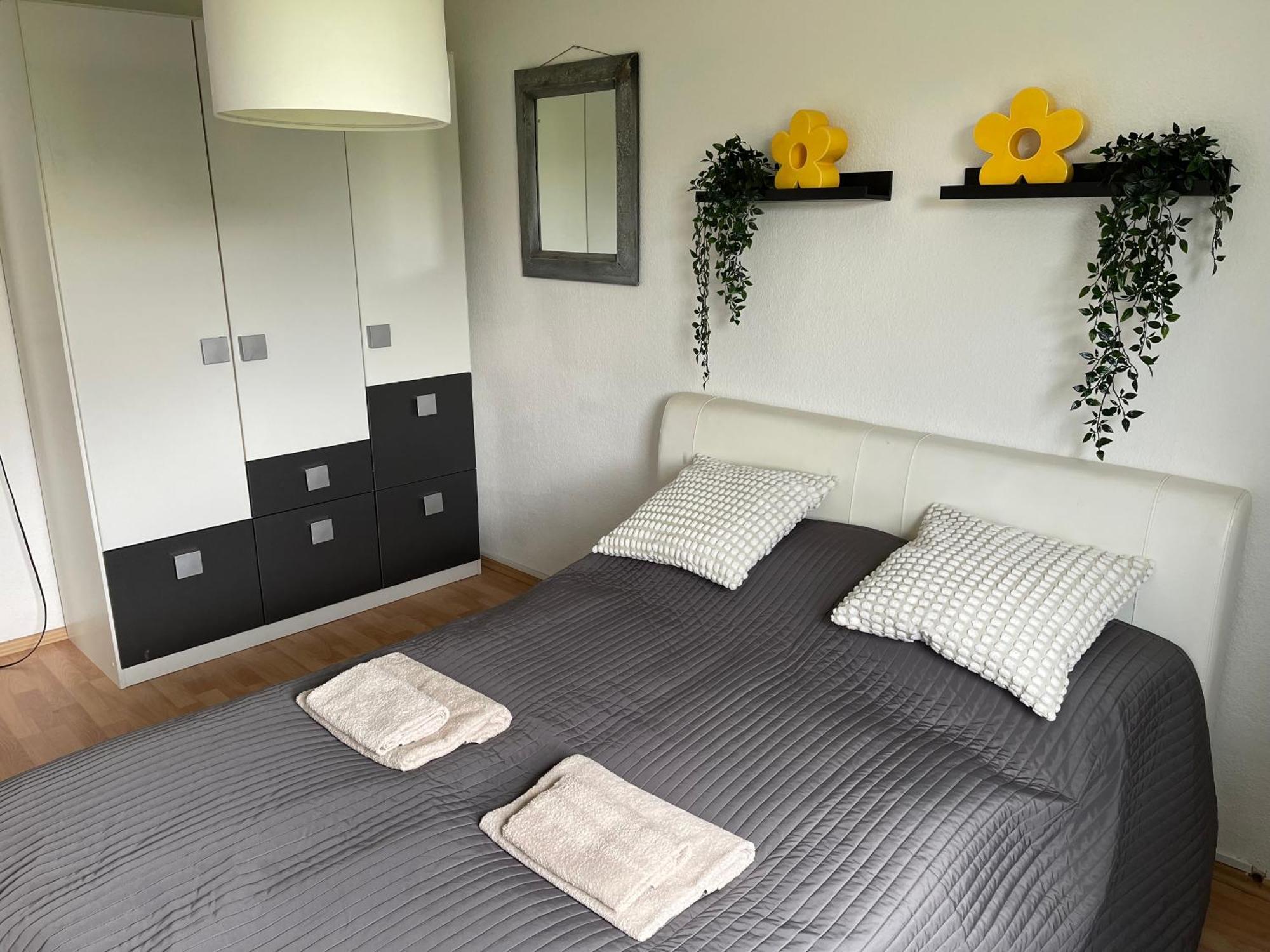 Me Homes - Grosse Moderne Designer-Wohnung Fuer Urlaub Und Business - Mit Kueche, Buero, Balkon Und 2 Parkplaetzen Bayreuth Exterior foto