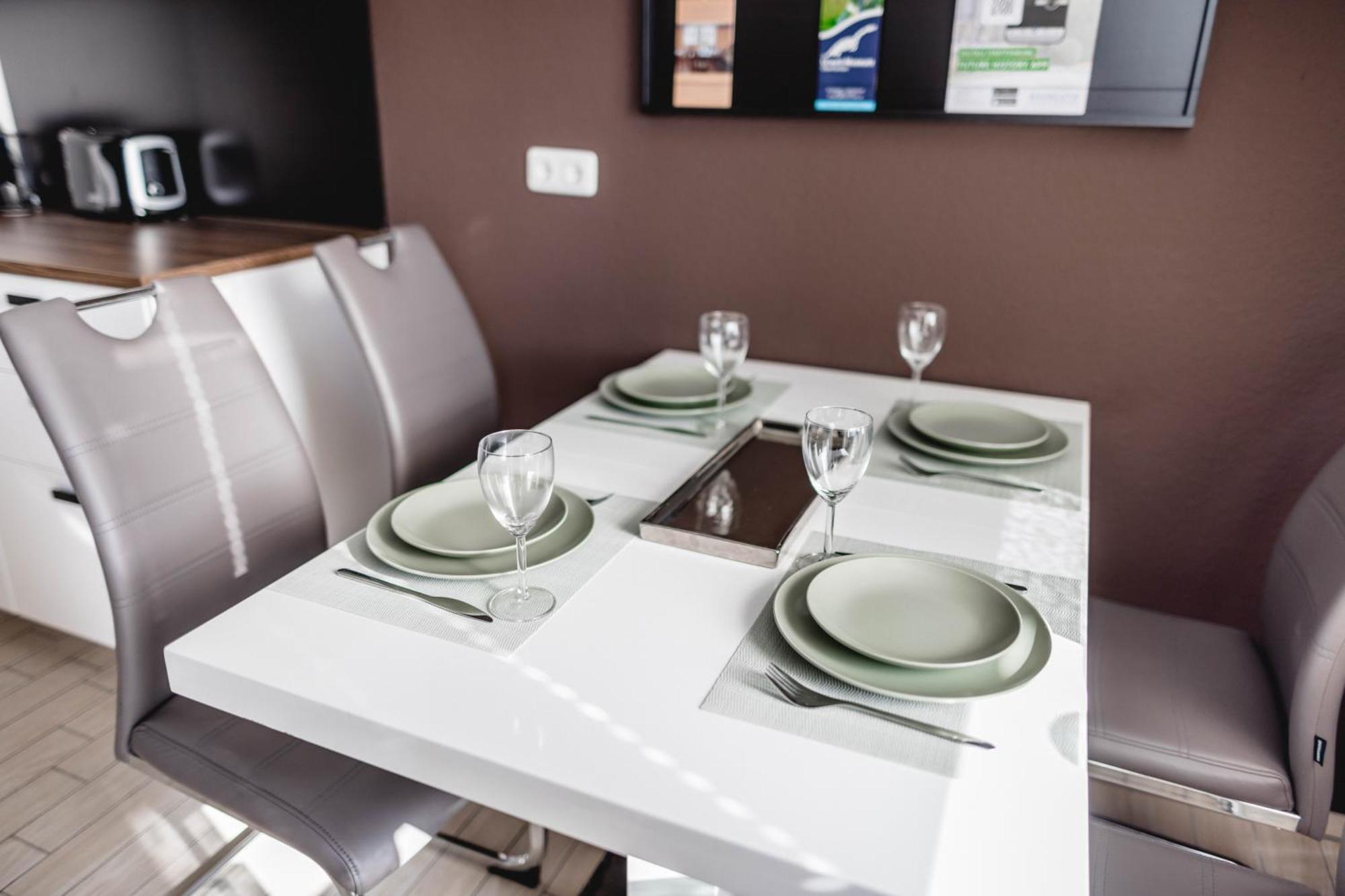 Me Homes - Grosse Moderne Designer-Wohnung Fuer Urlaub Und Business - Mit Kueche, Buero, Balkon Und 2 Parkplaetzen Bayreuth Exterior foto